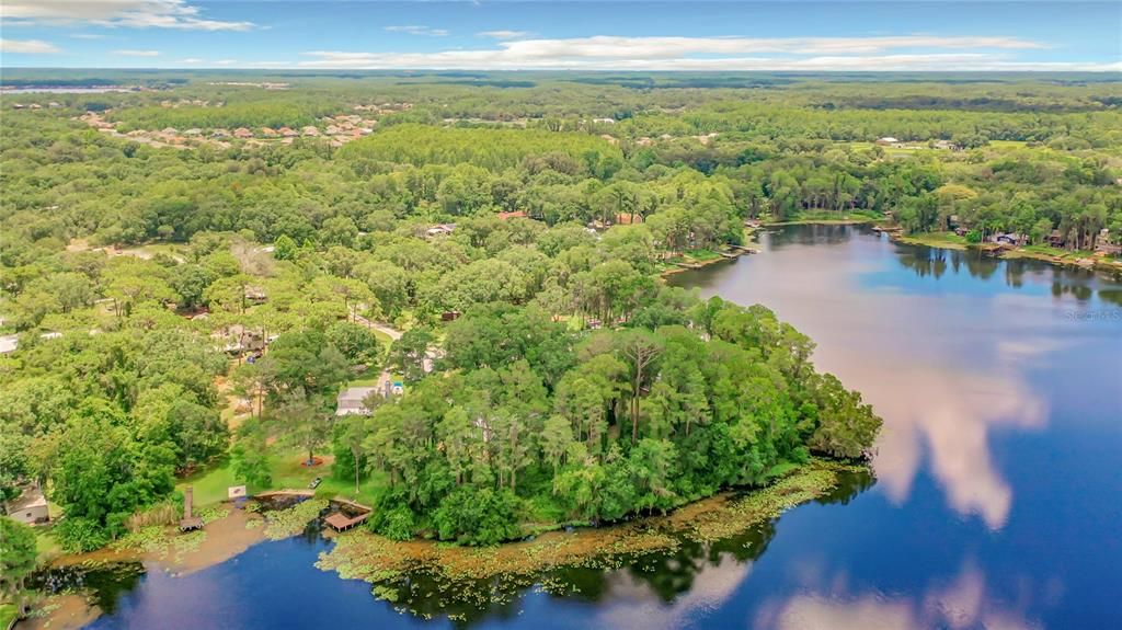 待售: $220,000 (0.98 acres)