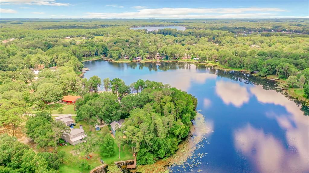 待售: $220,000 (0.98 acres)