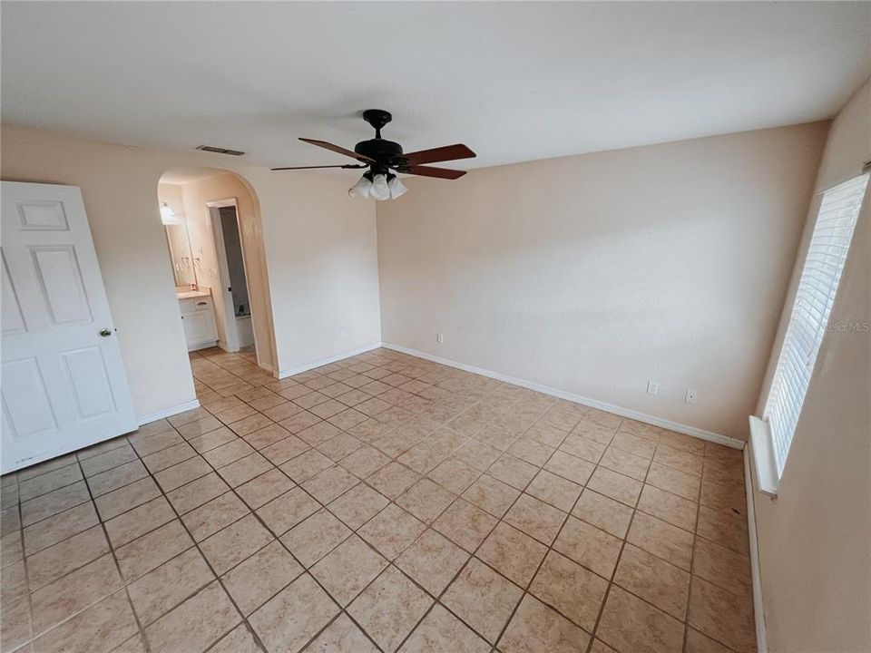 For Sale: $275,000 (3 beds, 2 baths, 1577 Square Feet)