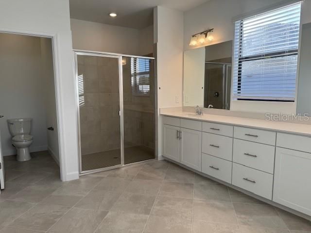 Large en-suite Master Bath