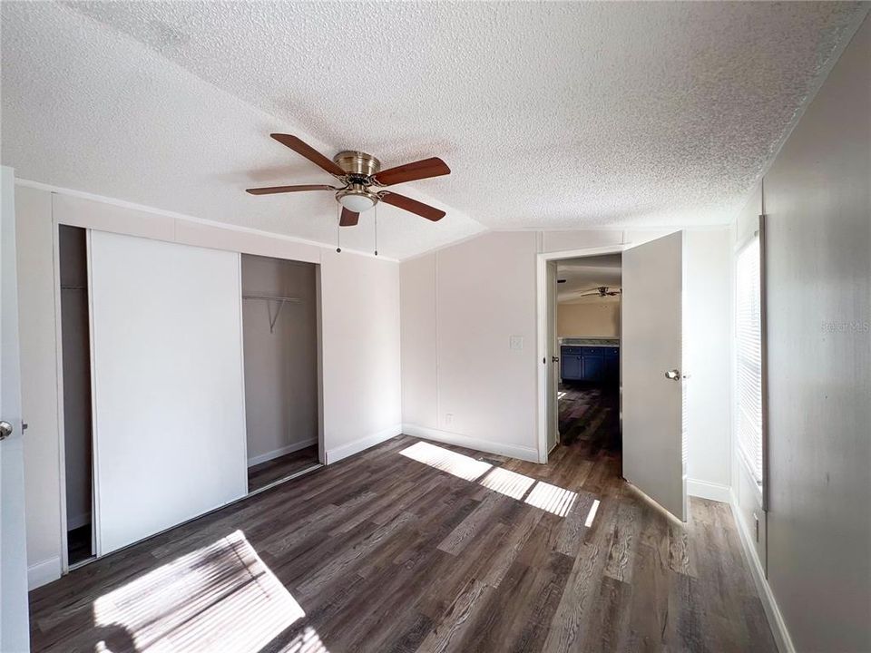 For Sale: $249,500 (2 beds, 2 baths, 924 Square Feet)