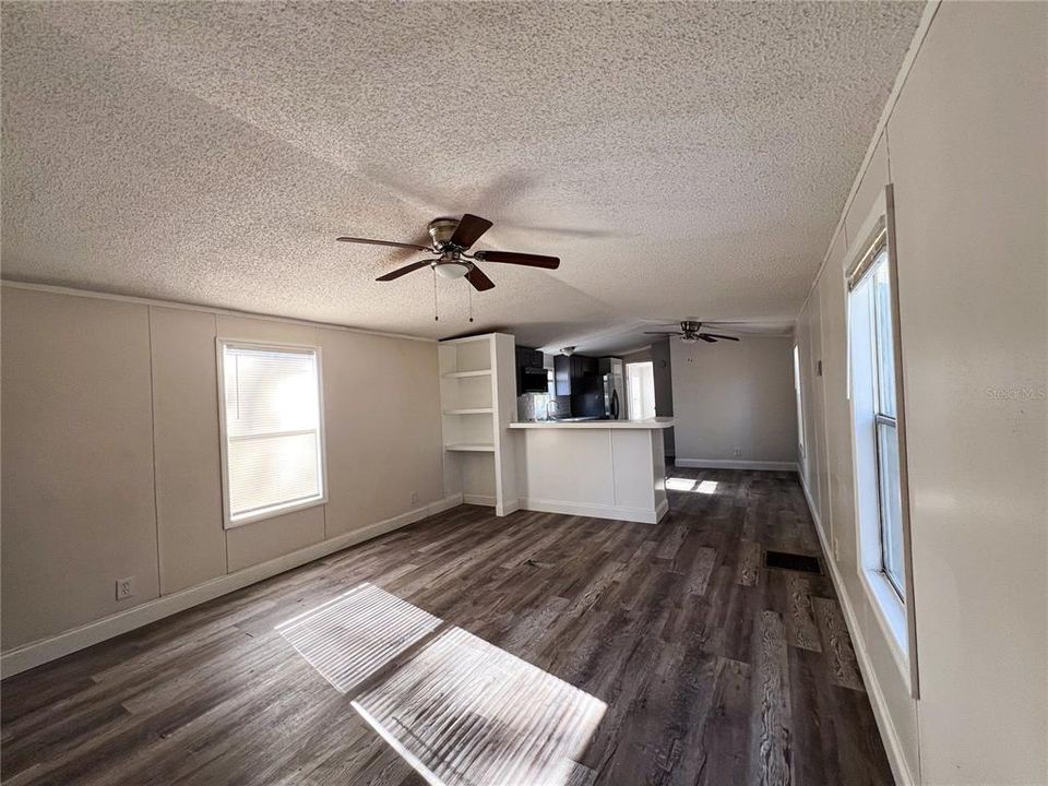 For Sale: $249,500 (2 beds, 2 baths, 924 Square Feet)