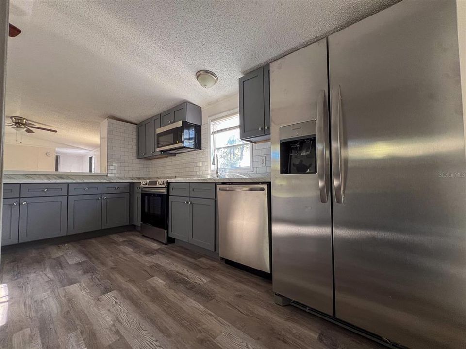 For Sale: $249,500 (2 beds, 2 baths, 924 Square Feet)