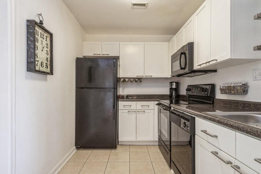 For Sale: $315,000 (1 beds, 1 baths, 823 Square Feet)