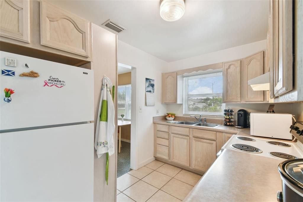 For Sale: $299,999 (3 beds, 1 baths, 962 Square Feet)