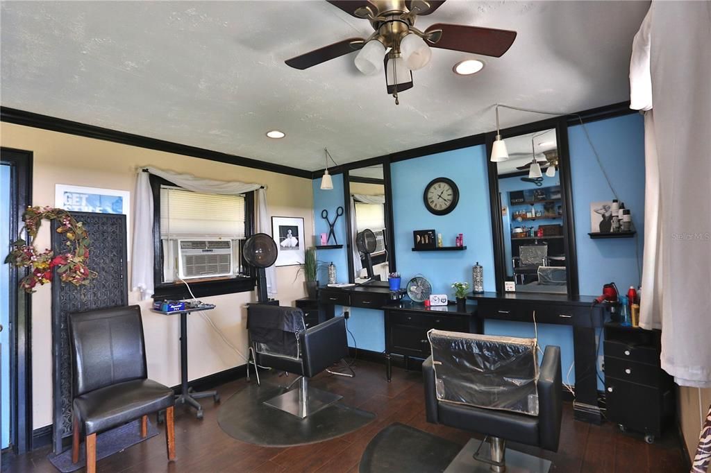 待售: $7,539,850 (2 贝兹, 2 浴室, 2044 平方英尺)