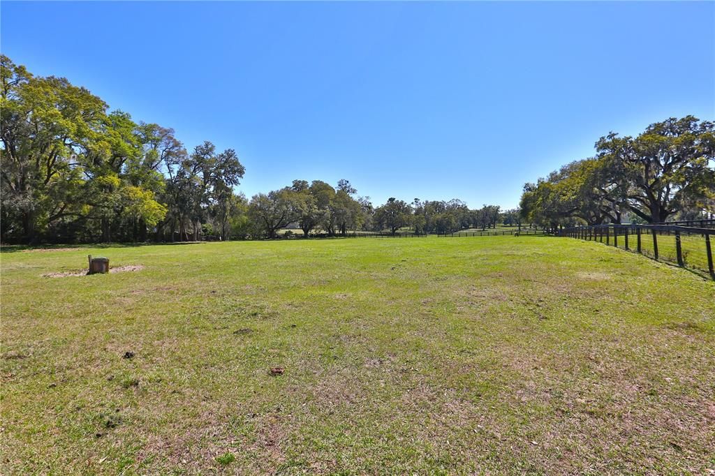 待售: $7,539,850 (2 贝兹, 2 浴室, 2044 平方英尺)