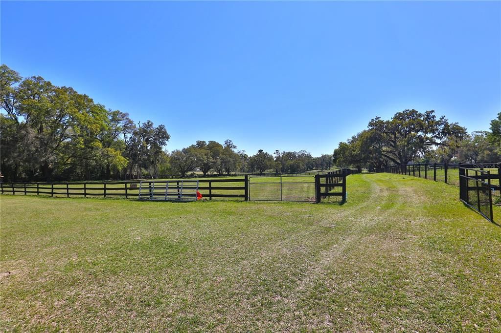 待售: $7,539,850 (2 贝兹, 2 浴室, 2044 平方英尺)