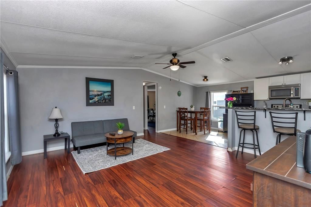 For Sale: $195,000 (3 beds, 2 baths, 960 Square Feet)