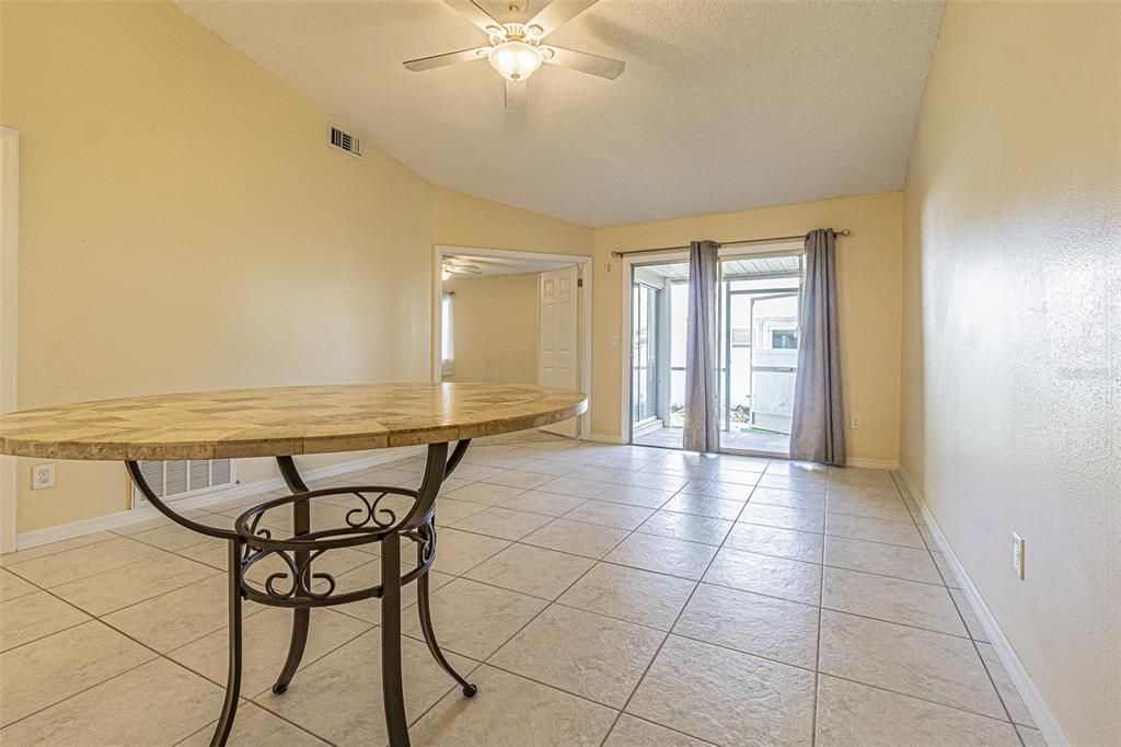 For Sale: $269,900 (3 beds, 2 baths, 950 Square Feet)