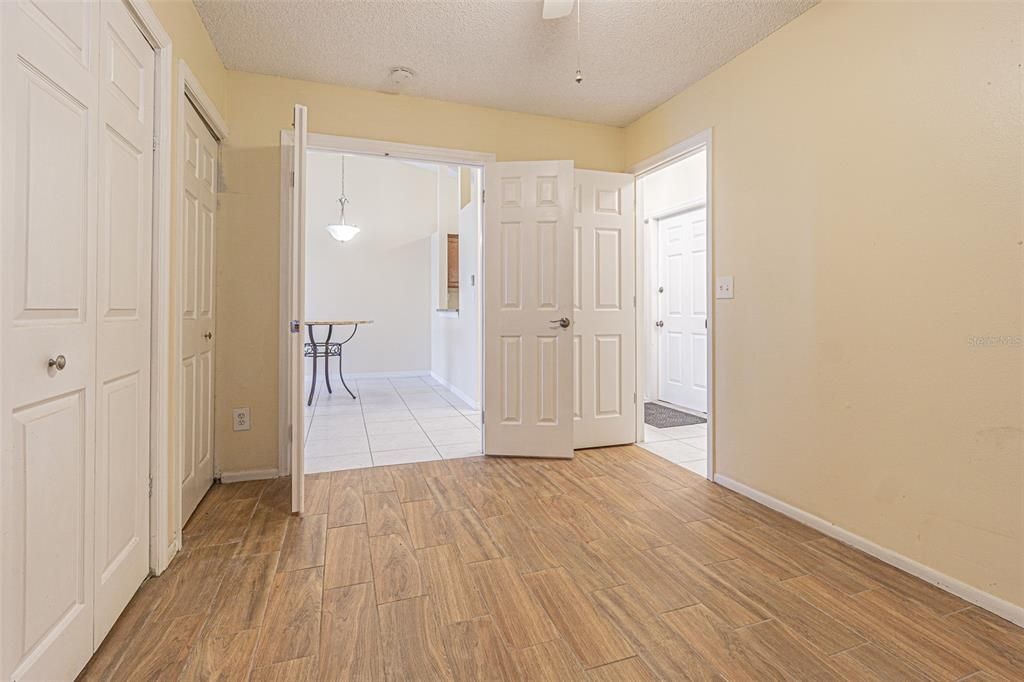 For Sale: $269,900 (3 beds, 2 baths, 950 Square Feet)