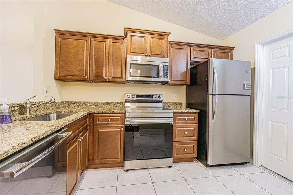 For Sale: $269,900 (3 beds, 2 baths, 950 Square Feet)