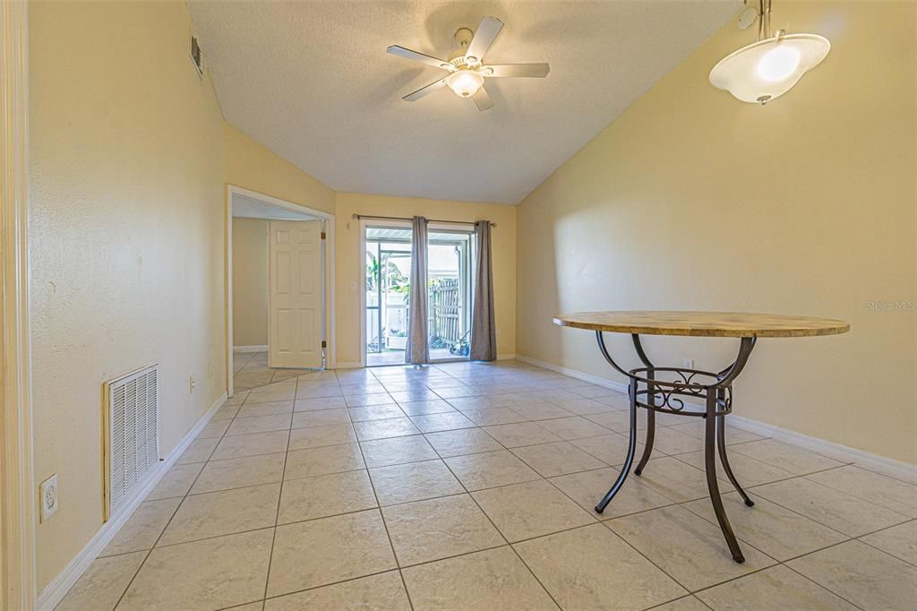 For Sale: $269,900 (3 beds, 2 baths, 950 Square Feet)