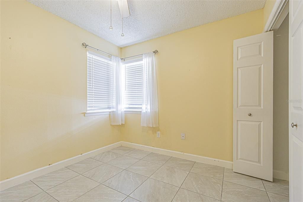 For Sale: $269,900 (3 beds, 2 baths, 950 Square Feet)