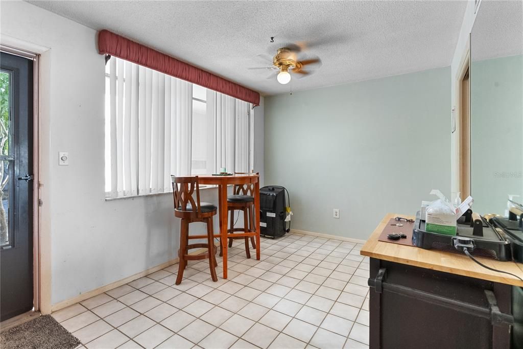 For Sale: $130,000 (1 beds, 1 baths, 1048 Square Feet)