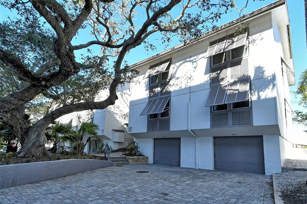 Front entrance. Single garage