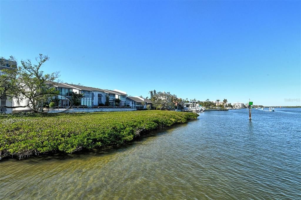 For Sale: $950,000 (2 beds, 2 baths, 1180 Square Feet)