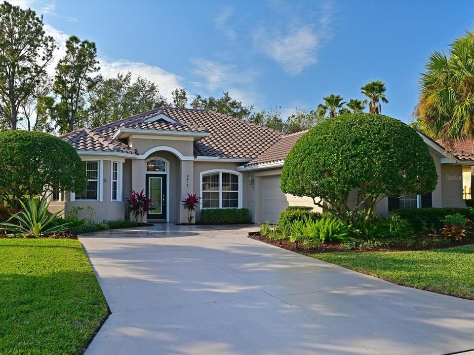 For Sale: $680,000 (3 beds, 2 baths, 1969 Square Feet)