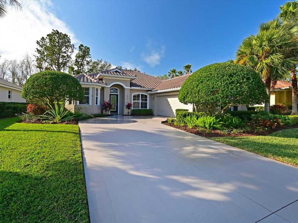 For Sale: $680,000 (3 beds, 2 baths, 1969 Square Feet)