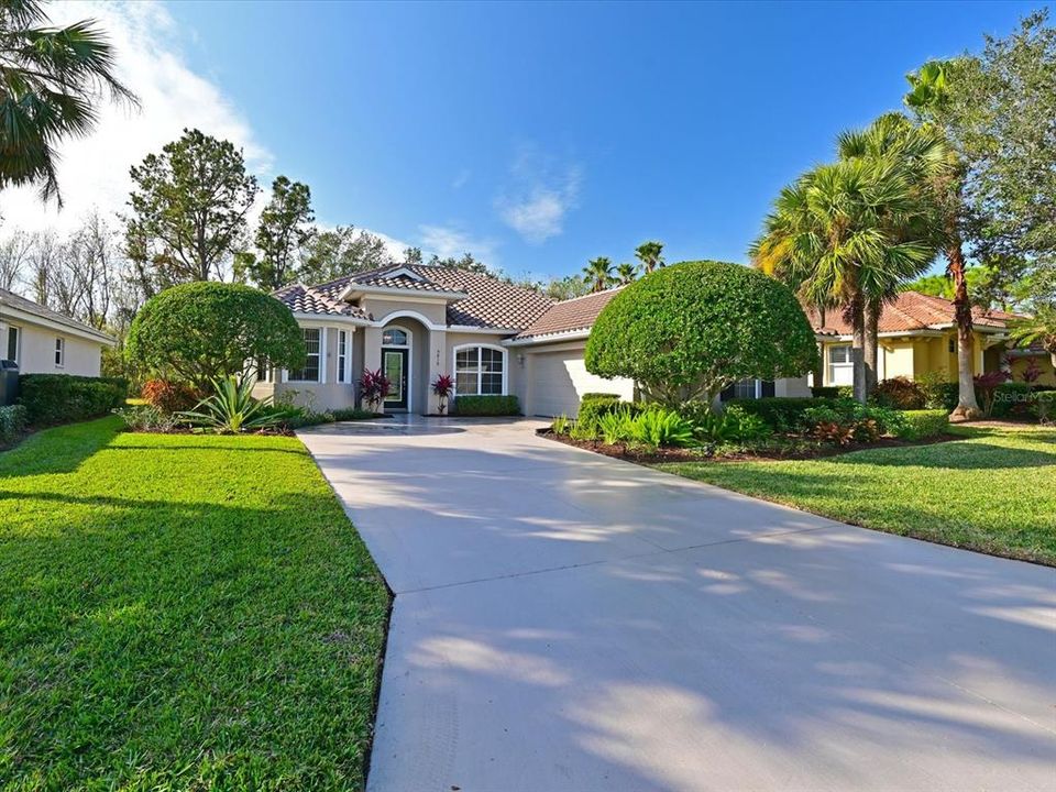 For Sale: $680,000 (3 beds, 2 baths, 1969 Square Feet)