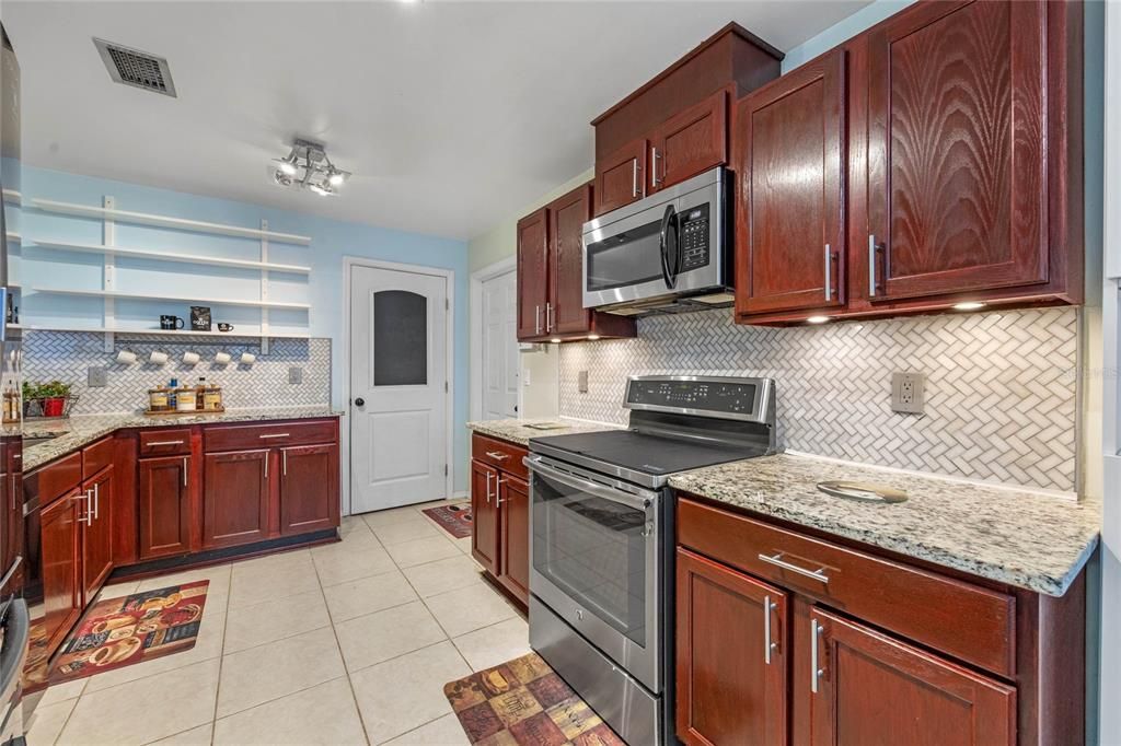 For Sale: $380,000 (3 beds, 2 baths, 1665 Square Feet)