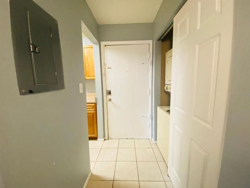 For Rent: $1,399 (2 beds, 1 baths, 881 Square Feet)