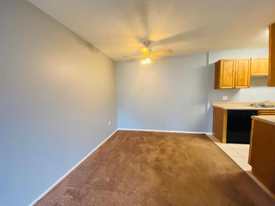 For Rent: $1,399 (2 beds, 1 baths, 881 Square Feet)