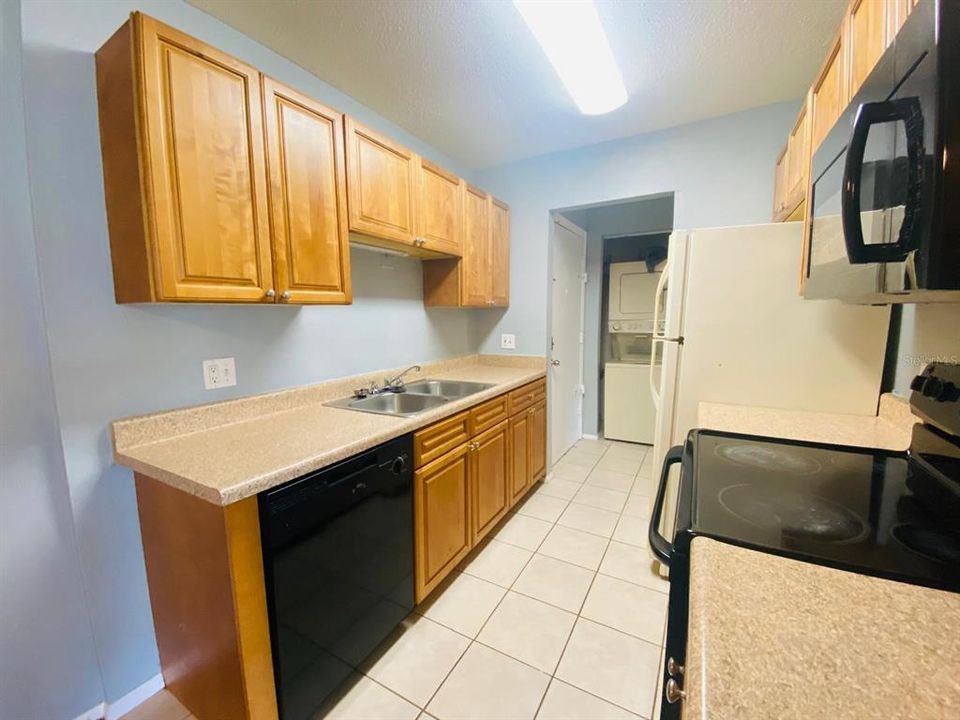 For Rent: $1,399 (2 beds, 1 baths, 881 Square Feet)