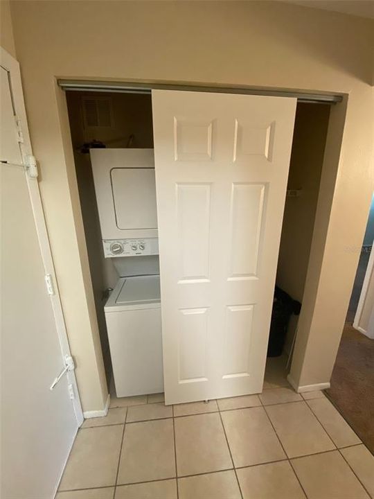 For Rent: $1,399 (2 beds, 1 baths, 881 Square Feet)