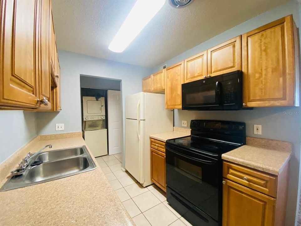 For Rent: $1,399 (2 beds, 1 baths, 881 Square Feet)