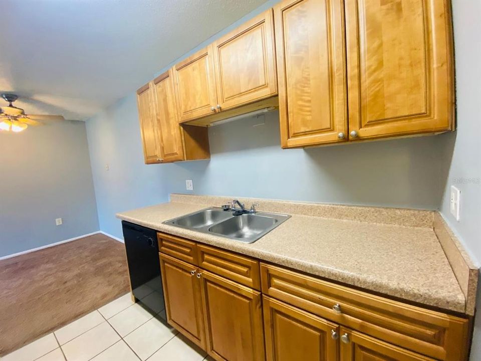 For Rent: $1,399 (2 beds, 1 baths, 881 Square Feet)