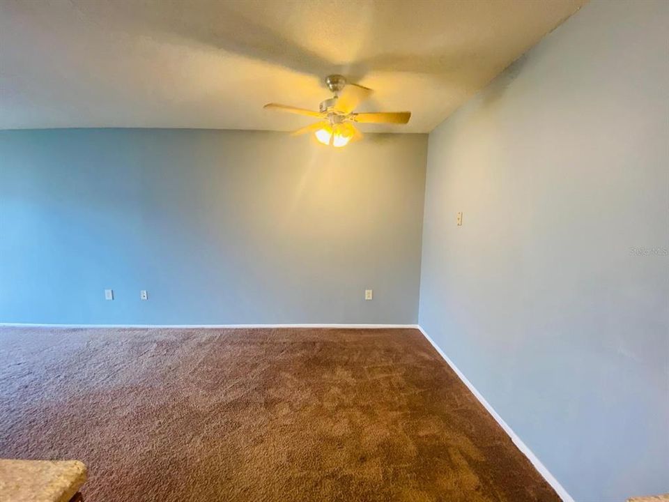 For Rent: $1,399 (2 beds, 1 baths, 881 Square Feet)