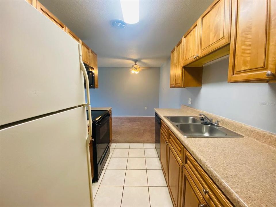 For Rent: $1,399 (2 beds, 1 baths, 881 Square Feet)