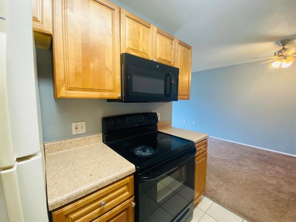 For Rent: $1,399 (2 beds, 1 baths, 881 Square Feet)