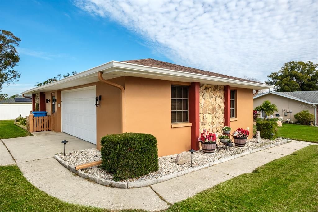 For Sale: $449,900 (2 beds, 2 baths, 1752 Square Feet)