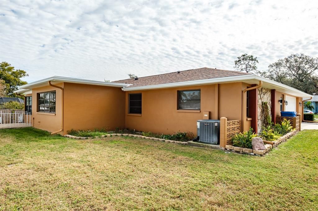 For Sale: $449,900 (2 beds, 2 baths, 1752 Square Feet)