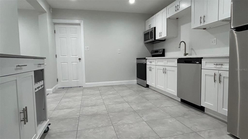 For Rent: $2,295 (3 beds, 2 baths, 1084 Square Feet)