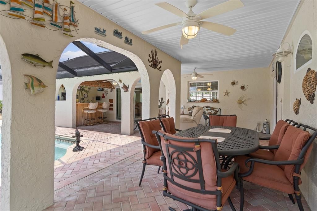 На продажу: $705,000 (3 спален, 2 ванн, 1747 Квадратных фут)