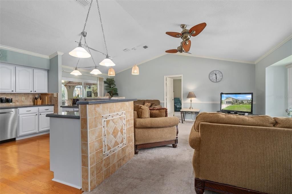 На продажу: $705,000 (3 спален, 2 ванн, 1747 Квадратных фут)