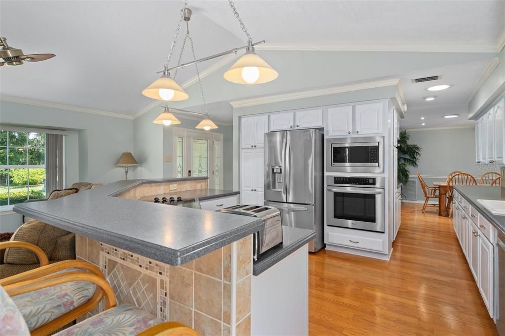 На продажу: $705,000 (3 спален, 2 ванн, 1747 Квадратных фут)