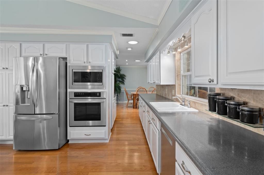 На продажу: $705,000 (3 спален, 2 ванн, 1747 Квадратных фут)