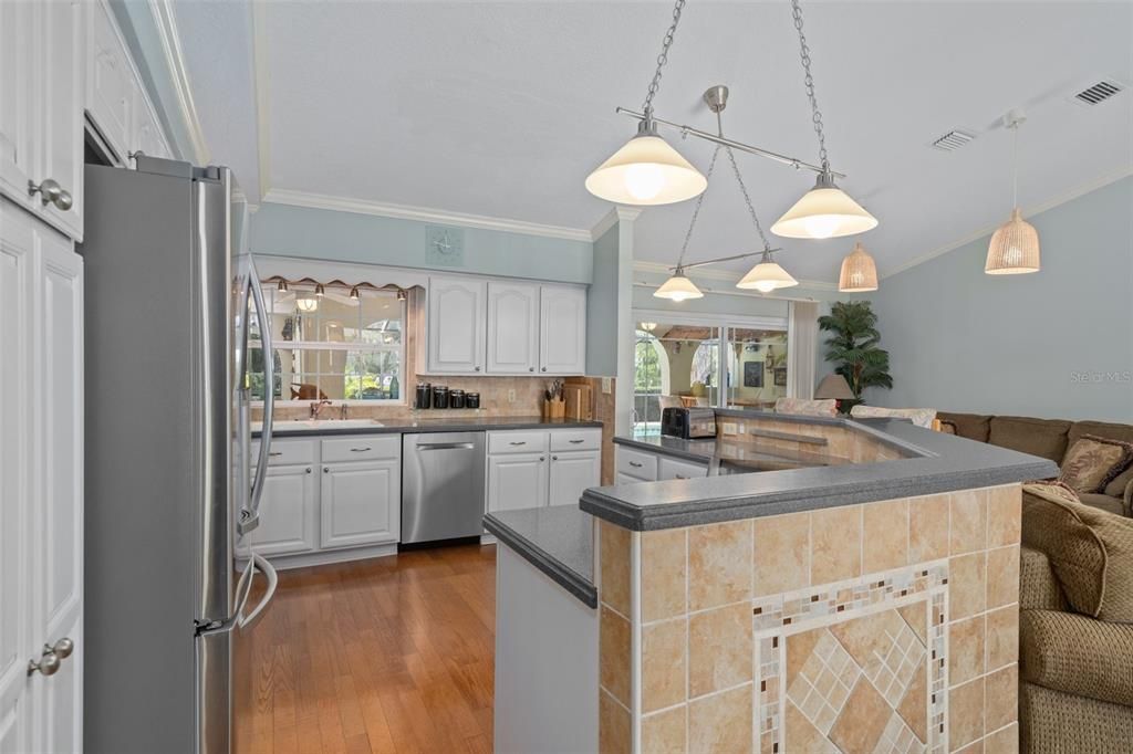 На продажу: $705,000 (3 спален, 2 ванн, 1747 Квадратных фут)