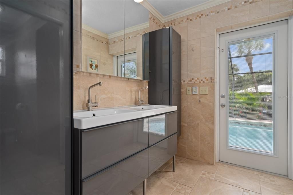 На продажу: $705,000 (3 спален, 2 ванн, 1747 Квадратных фут)