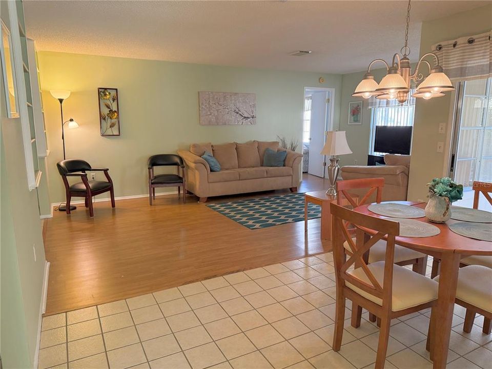 For Sale: $249,500 (2 beds, 2 baths, 1186 Square Feet)