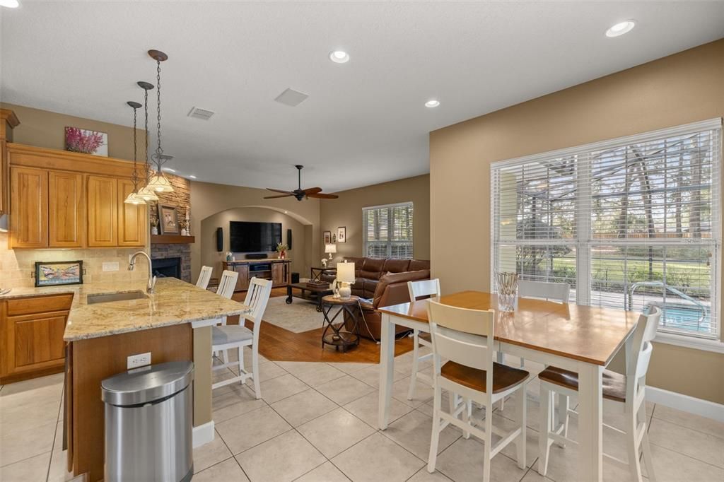 Kitchen/Breakfast Nook