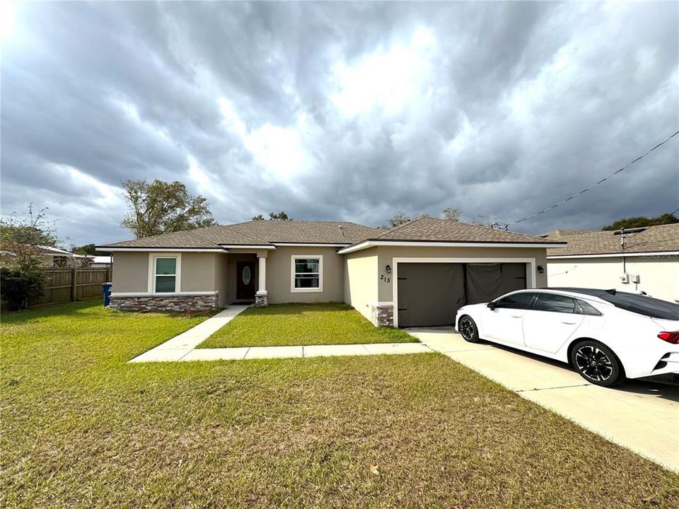 For Sale: $299,900 (3 beds, 2 baths, 1648 Square Feet)