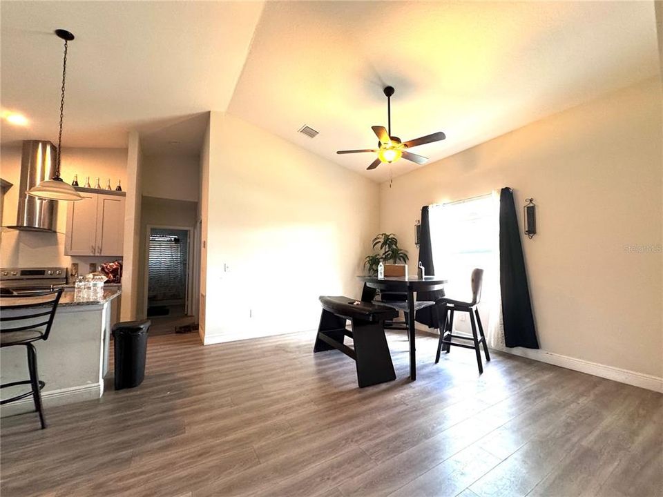 For Sale: $299,900 (3 beds, 2 baths, 1648 Square Feet)