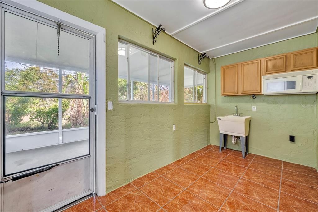 For Sale: $460,000 (4 beds, 2 baths, 2162 Square Feet)