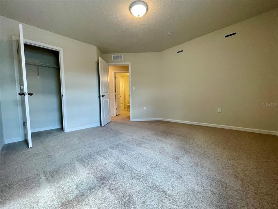 For Rent: $2,650 (3 beds, 2 baths, 1907 Square Feet)