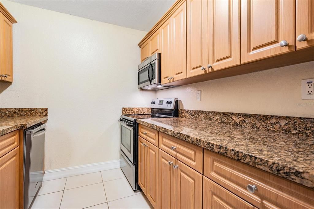 For Sale: $179,900 (1 beds, 1 baths, 644 Square Feet)